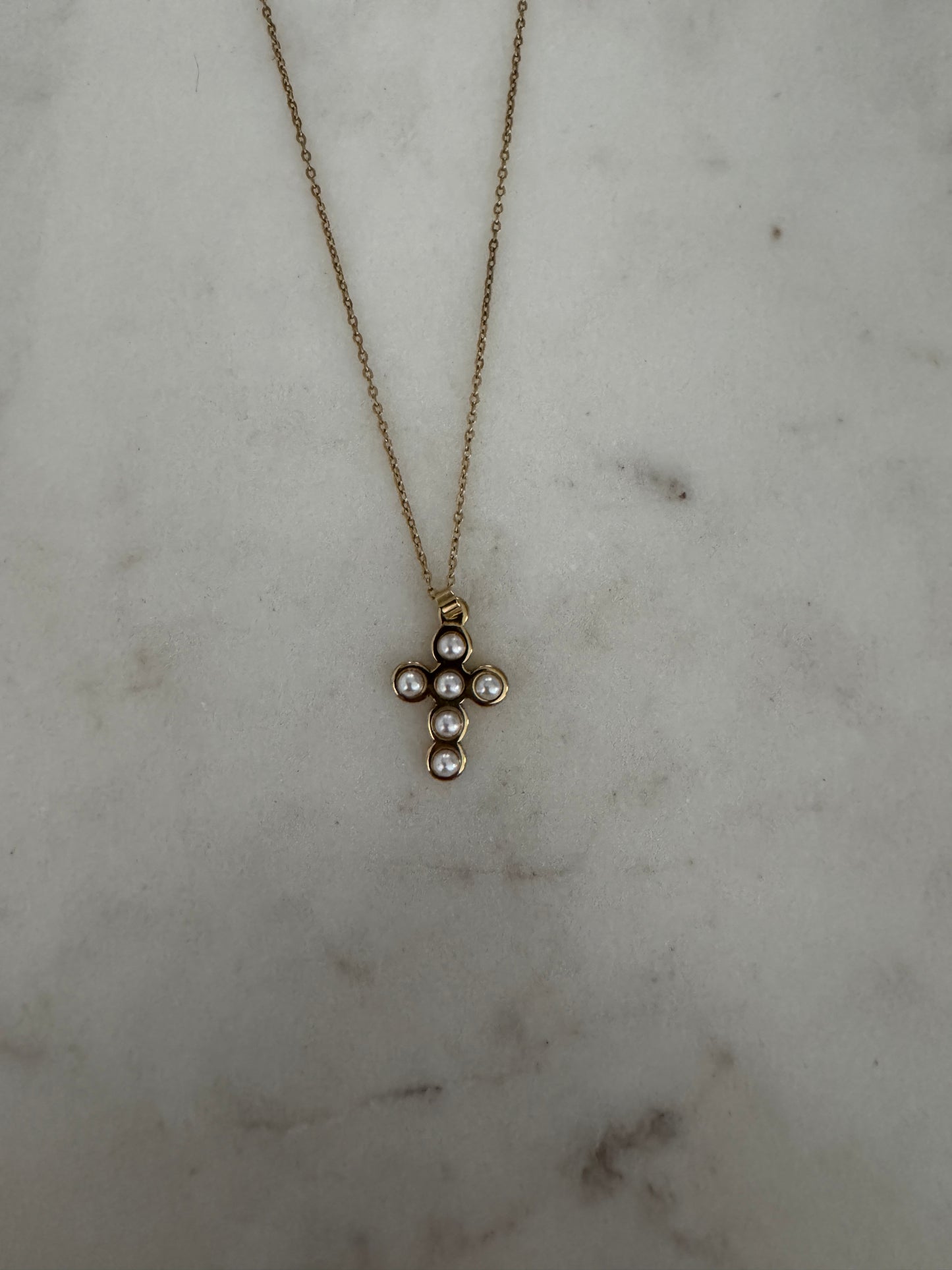 Perlita Cross